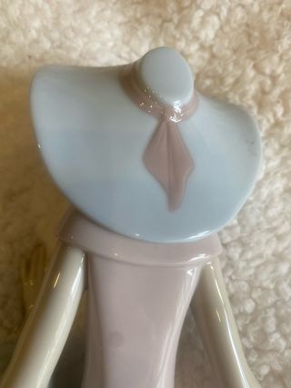 Figura Lladro Mujer con Pamela