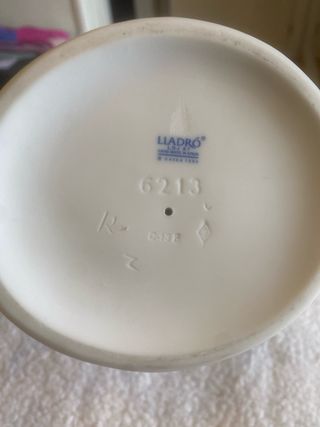 Figura Lladro Mujer con Pamela