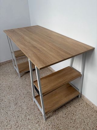 Scrivania in legno e metallo con mensole