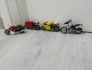 Lote 4 motos: 3 Ducati y 1 BMW