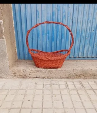 Cesta de mimbre con asa