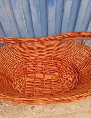 Cesta de mimbre con asa