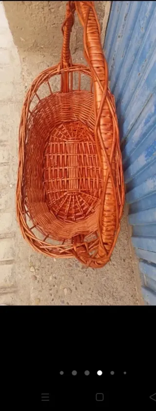 Cesta de mimbre con asa