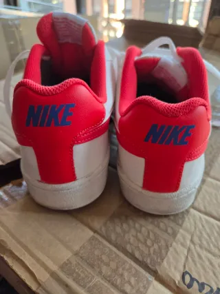 Tenis Nike Edición Limitada Blanco/Rojo