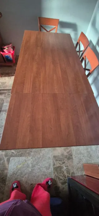 Mesa de comedor y 6 sillas de madera maciza