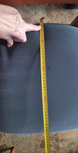 Mesa de comedor y 6 sillas de madera maciza