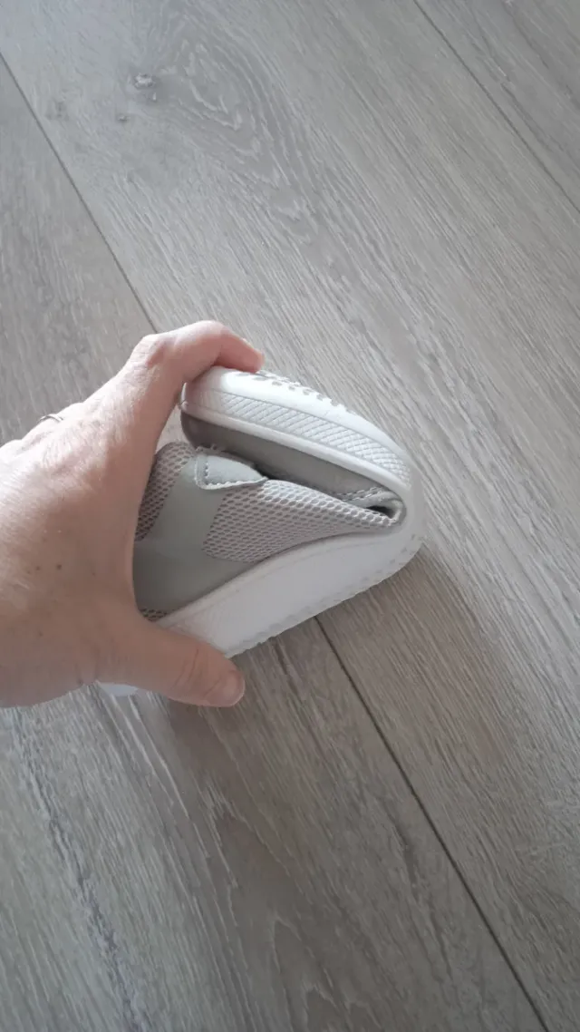 Zapatilla respetuosa gris niño-niña SIN ESTRENAR