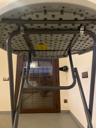 Mesa redonda alta plegable gris