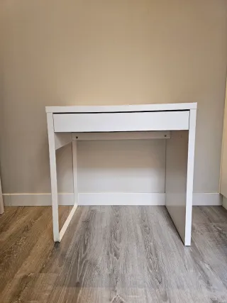 Escritorio MICKE Ikea 73x50cm