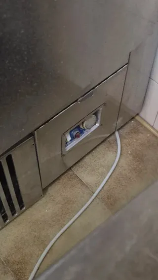 Nevera industrial acero inoxidable. No funciona