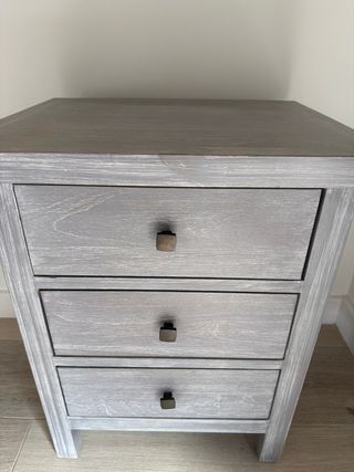 Mesita de noche Banak madera 3 cajones
