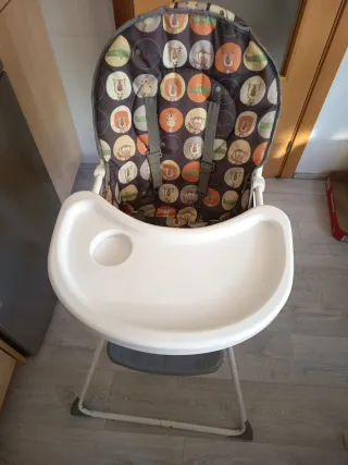 Trona de bebé con mesa plegable