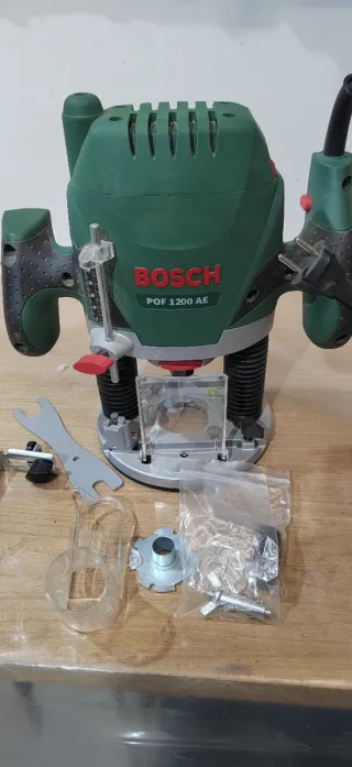 Fresadora Bosch POF 1200 AE (Maletín regalo)