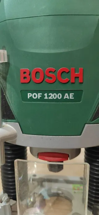 Fresadora Bosch POF 1200 AE (Maletín regalo)