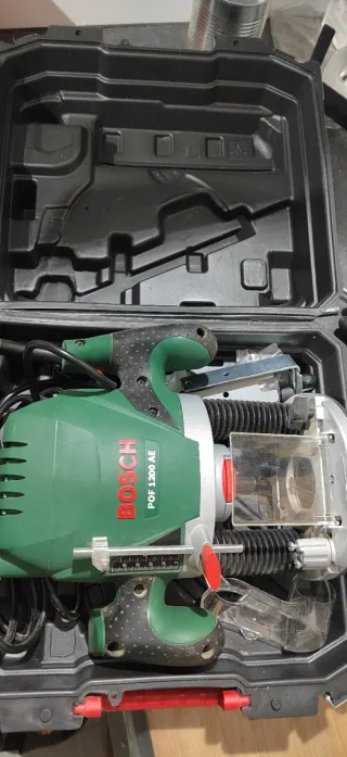Fresadora Bosch POF 1200 AE (Maletín regalo)