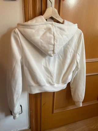 Chaqueta deportiva blanca con cremallera