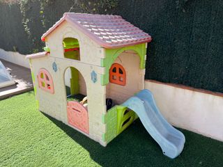 Casita infantil con tobogán