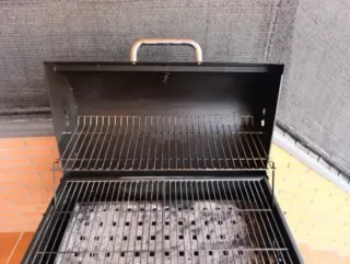 Barbacoa de carbón y leña