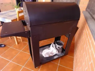 Barbacoa de carbón y leña