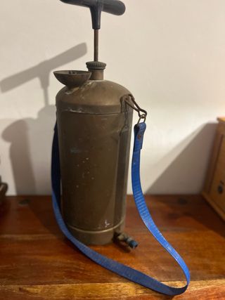 Pompa antica in rame