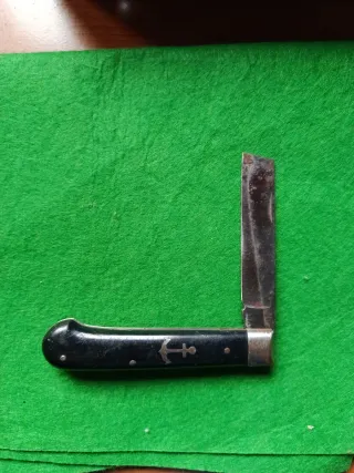 Navaja marinera con ancla