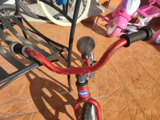 Bicicleta sin pedales Chicco Roja