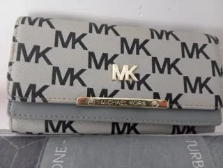 Monedero Michael Kors MK Gris y Dorado Nuevo.
