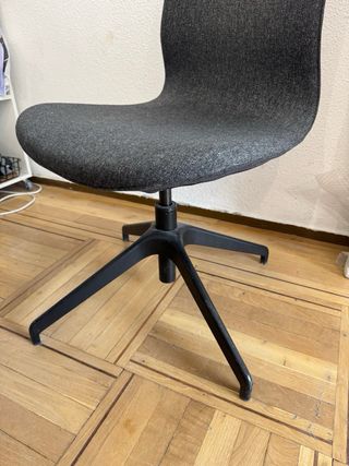 Silla giratoria patas metálicas buen estado