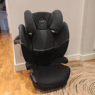 Silla de coche negra marca CYBEX GOLD 15/36 kg
