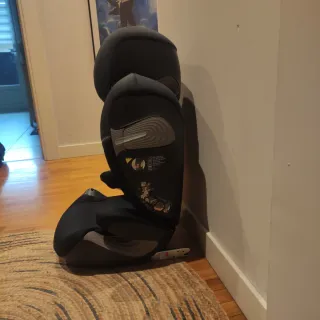 Silla de coche negra marca CYBEX GOLD 15/36 kg