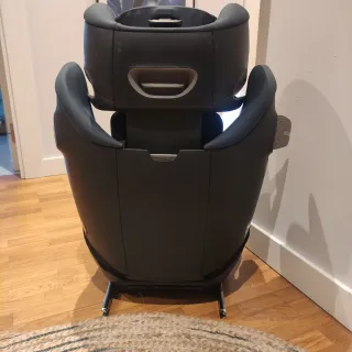 Silla de coche negra marca CYBEX GOLD 15/36 kg