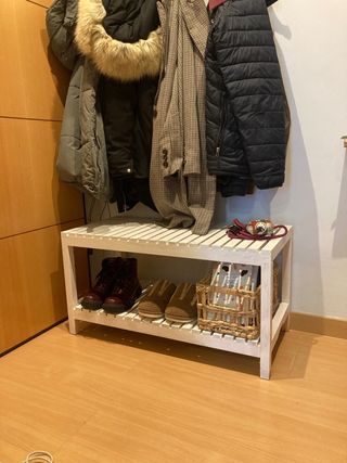 Banco de madera y mimbre