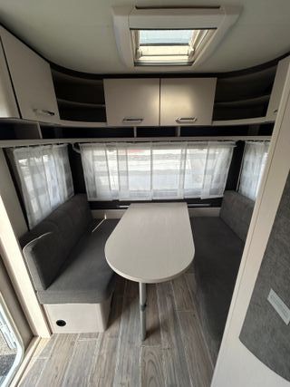 Caravana Dethleffs c'go 475 EL camas individuales