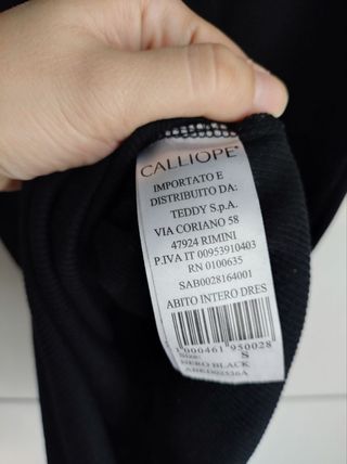 Abito nero aderente con spacco