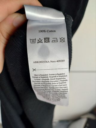 Abito nero aderente con spacco