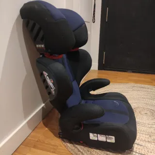 Silla coche azul y negro marca JANÉ 15/36 KG