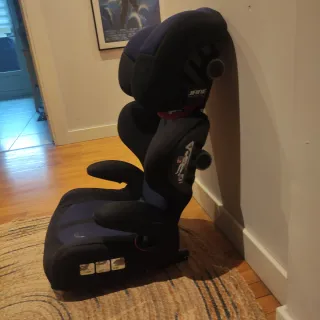 Silla coche azul y negro marca JANÉ 15/36 KG