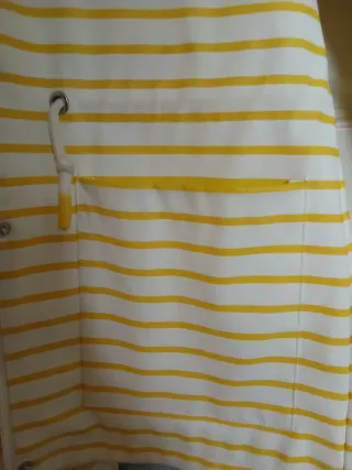 Chubasquero rayas amarillo y blanco