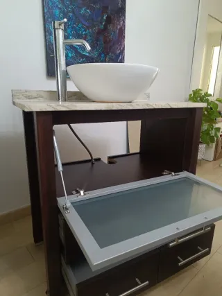 Muebles  baño wengue con torre,espejo y bajolavabo