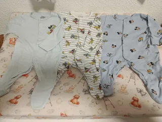 Lote 3 pijamas Mickey Mouse recién nacido
