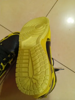 Tenis Nike Hombre/Niño Negro y Amarillo