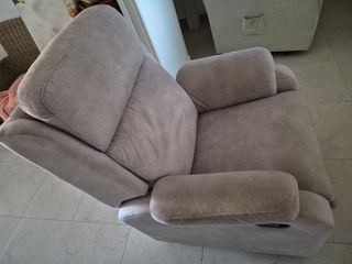 Sillón reclinable manual gris con reposapiés