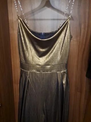 Mono dorado elegante