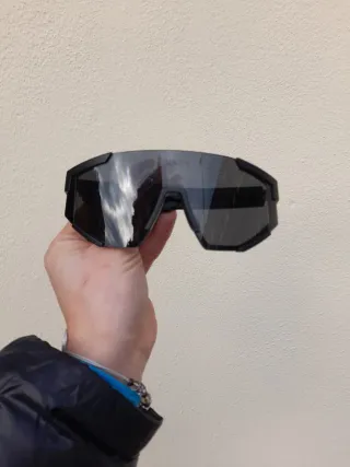 Occhiali da sole Prada linea rossa