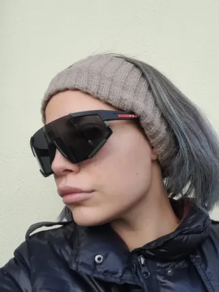 Occhiali da sole Prada linea rossa