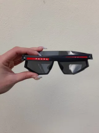 Occhiali da sole Prada linea rossa