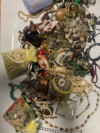 Lotto Bigiotteria Mista  più di 200 pezzi.