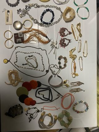 Lotto Bigiotteria Mista  più di 200 pezzi.