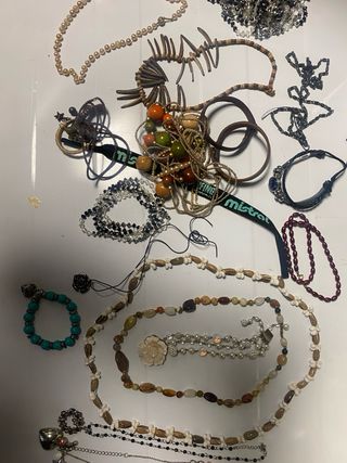 Lotto Bigiotteria Mista  più di 200 pezzi.