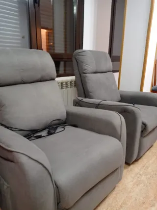 Sillón reclinable eléctrico con mando.